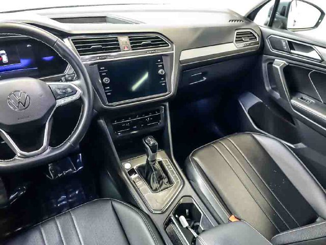 Used 2024 Volkswagen Tiguan SE FWD image 19