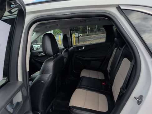 Used 2022 Ford Escape Titanium w/ Titanium Elite Package AWD/4WD image 10