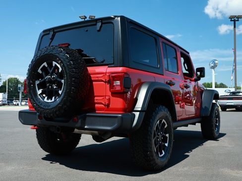 Used 2025 Jeep Wrangler Unlimited Rubicon AWD/4WD image 6