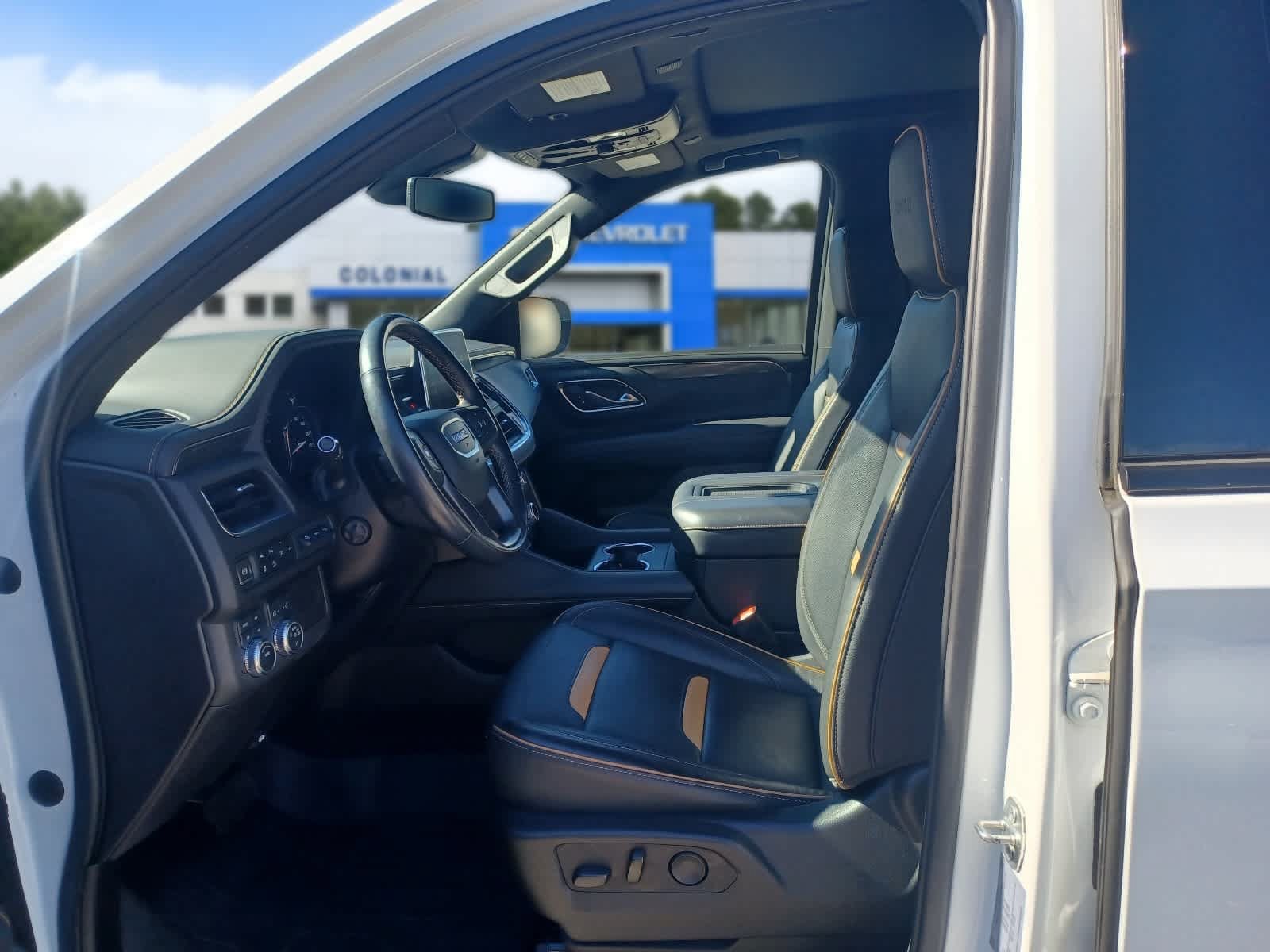Used 2021 GMC Yukon AT4 w/ AT4 Premium Package AWD/4WD image 7