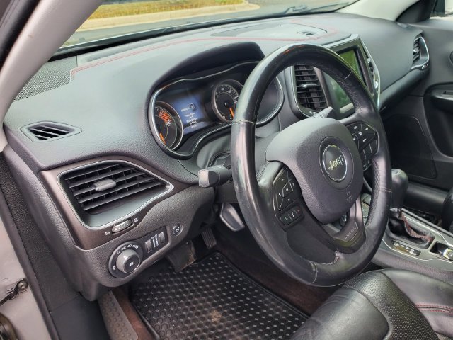 Used 2019 Jeep Cherokee Trailhawk AWD/4WD image 21