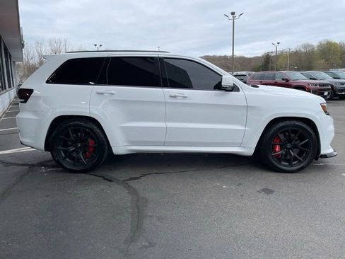 Used 2019 Jeep Grand Cherokee SRT image 32