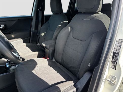 Used 2018 Jeep Renegade Latitude image 20