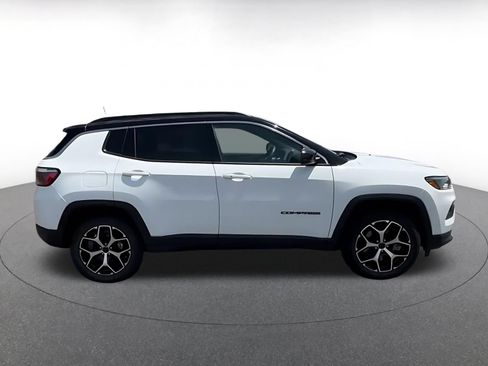 Used 2025 Jeep Compass Limited AWD/4WD image 15