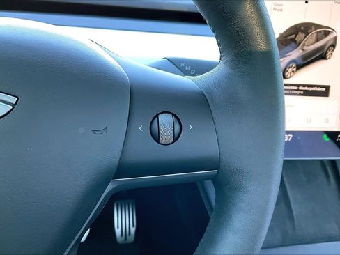 Used 2021 Tesla Model Y Long Range image 24