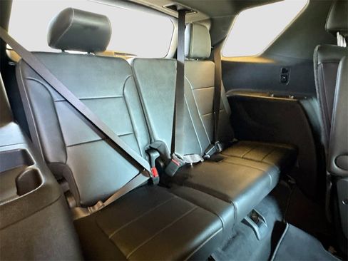 Used 2023 Chevrolet Traverse LT w/ Midnight/Sport Edition image 27