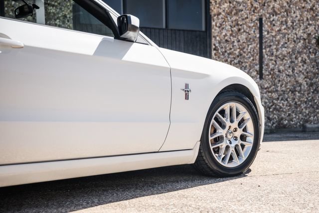 Used 2013 Ford Mustang Premium RWD image 23