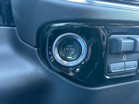 Used 2025 GMC Sierra 1500 SLT AWD/4WD image 48