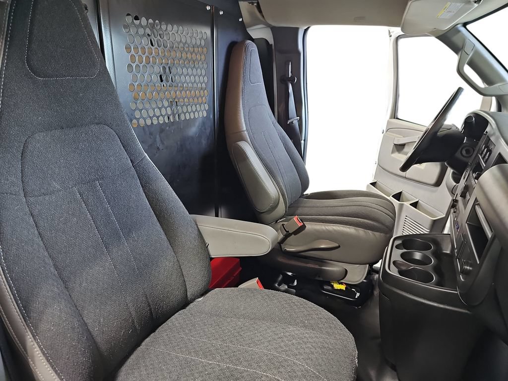 Used 2025 Chevrolet Express 2500 w/ Driver Convenience Package RWD image 9