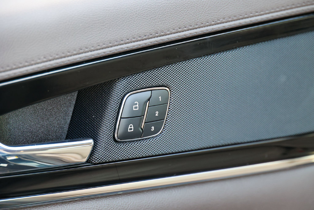Used 2023 Lincoln Nautilus AWD w/ Premium Package image 5