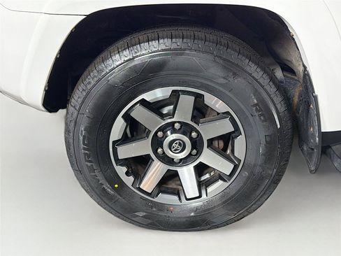 Used 2018 Toyota 4Runner TRD Off-Road Premium AWD/4WD image 34