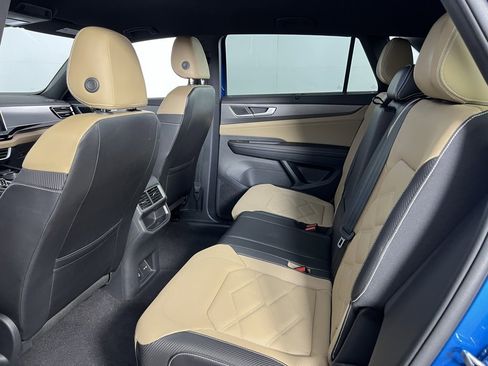 Used 2024 Volkswagen Atlas Cross Sport SE image 26