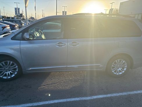 Used 2013 Toyota Sienna XLE w/ Premium Pkg FWD image 1