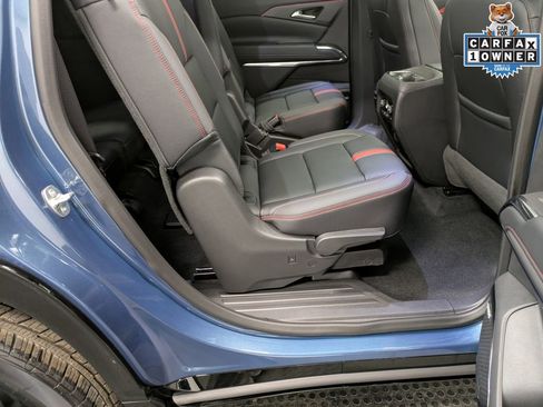 Used 2025 Chevrolet Traverse RS image 27