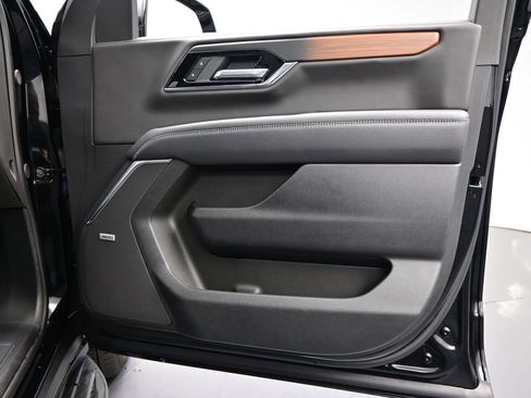 Used 2025 GMC Yukon XL Denali image 37