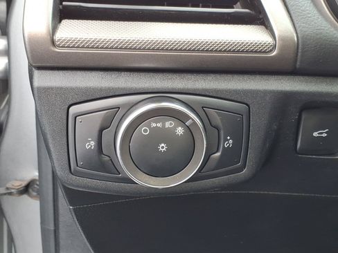 Used 2020 Ford Fusion SE FWD image 16