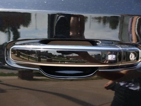 Certified 2024 GMC Yukon Denali Ultimate AWD/4WD image 24