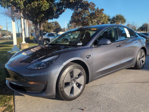 Used 2022 Tesla Model 3 Long Range image 5