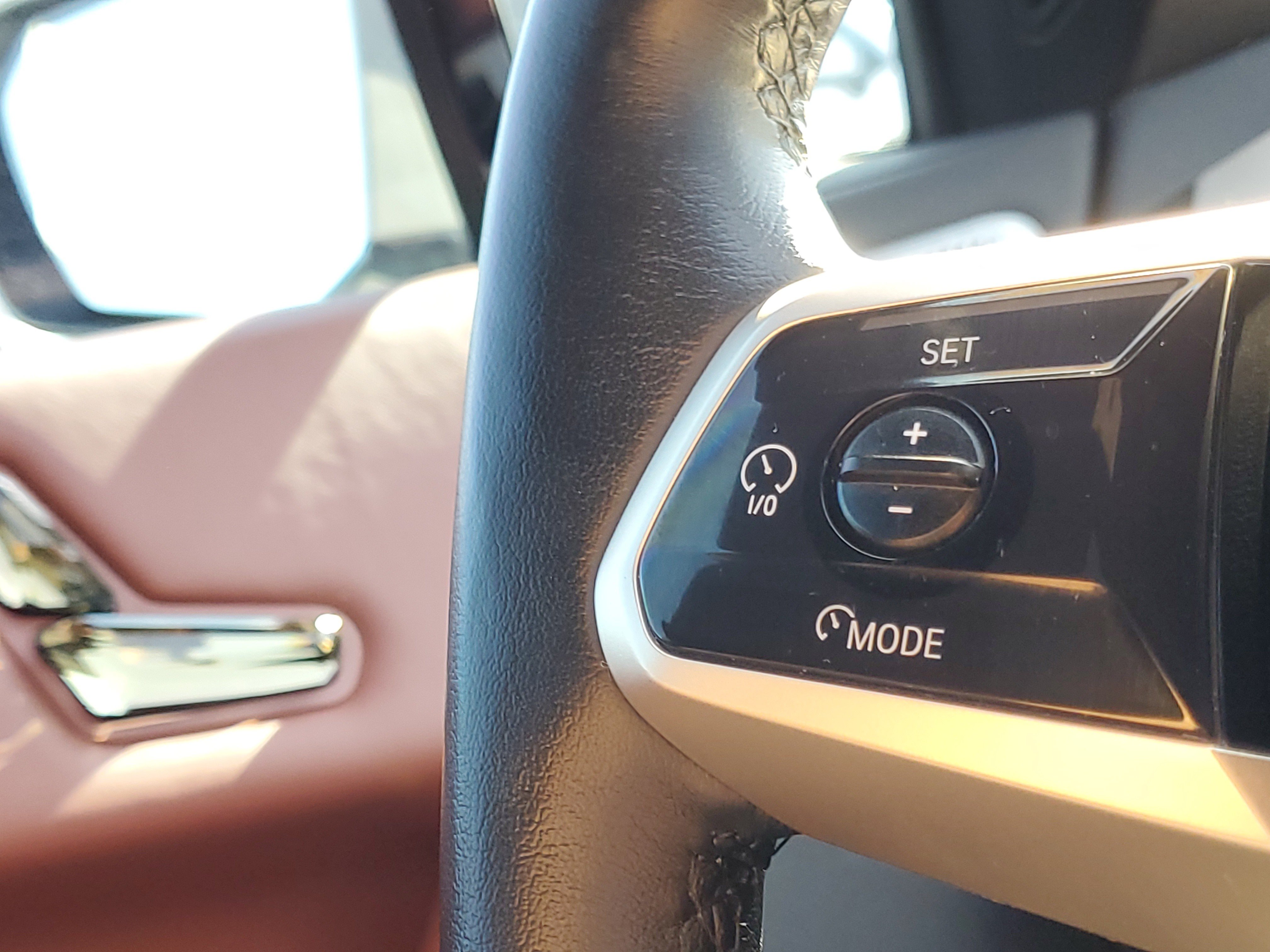 Used 2022 BMW iX xDrive50 w/ Premium Package AWD/4WD image 25