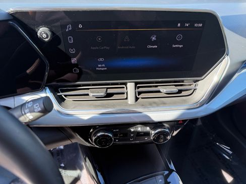 Used 2025 Chevrolet Trax LT w/ Driver Confidence Package image 12