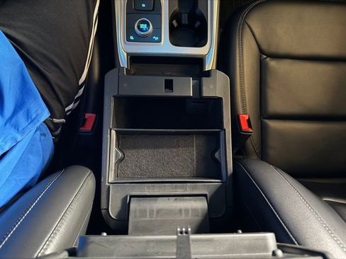 Used 2022 Ford Explorer XLT w/ Equipment Group 202A image 37