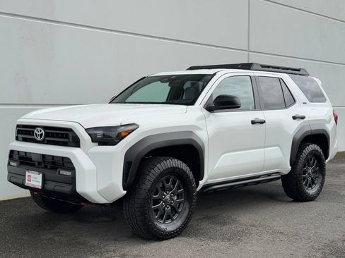 Certified 2025 Toyota 4Runner SR5 AWD/4WD image 3