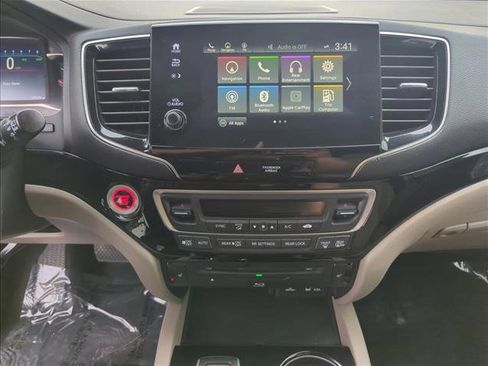 Used 2019 Honda Pilot Touring image 16
