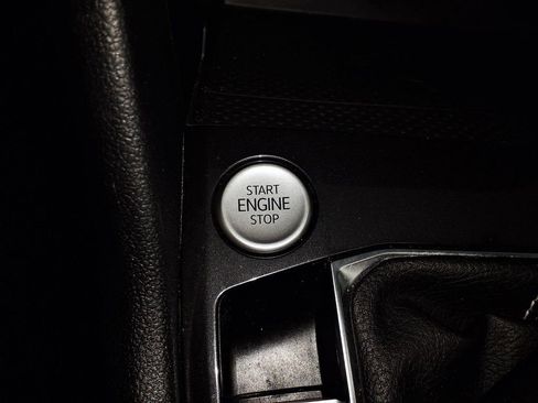 Used 2022 Volkswagen Tiguan SE w/ Panoramic Sunroof Package image 18