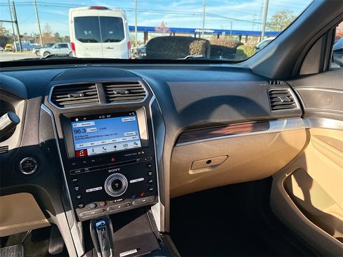 Certified 2017 Ford Explorer Limited w/ Equipment Group 301A image 20