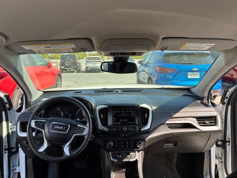 Used 2024 GMC Terrain SLE FWD image 31