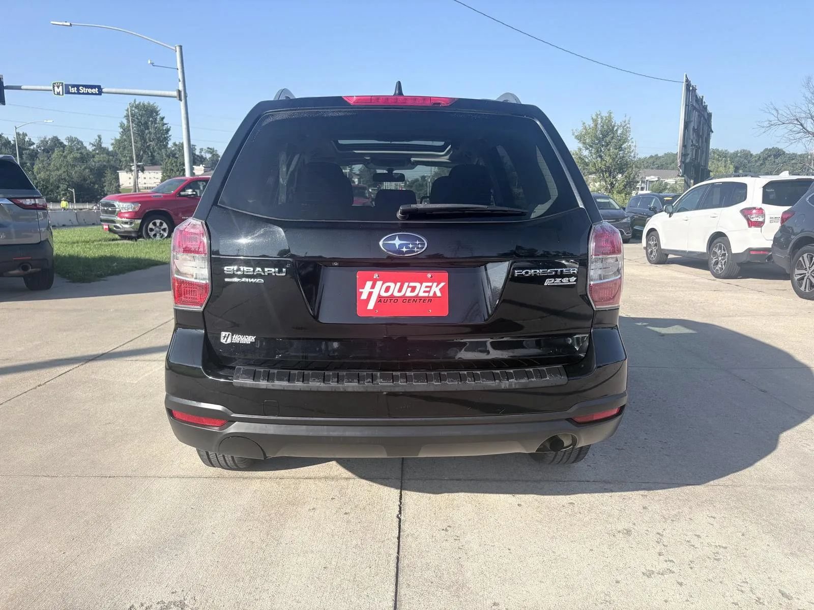 Used 2016 Subaru Forester 2.5i Premium AWD/4WD image 5