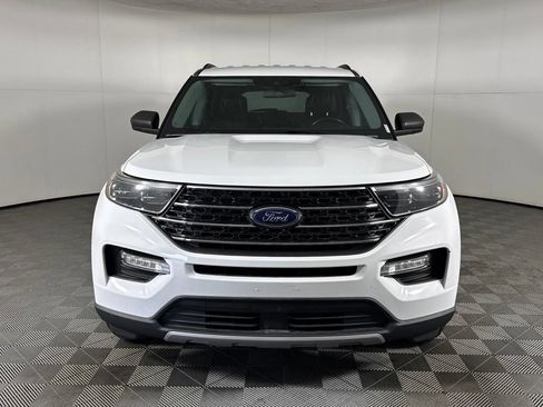 Used 2020 Ford Explorer XLT w/ Equipment Group 202A AWD/4WD image 2