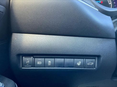 Used 2021 Toyota Venza XLE w/ Softex Package image 36