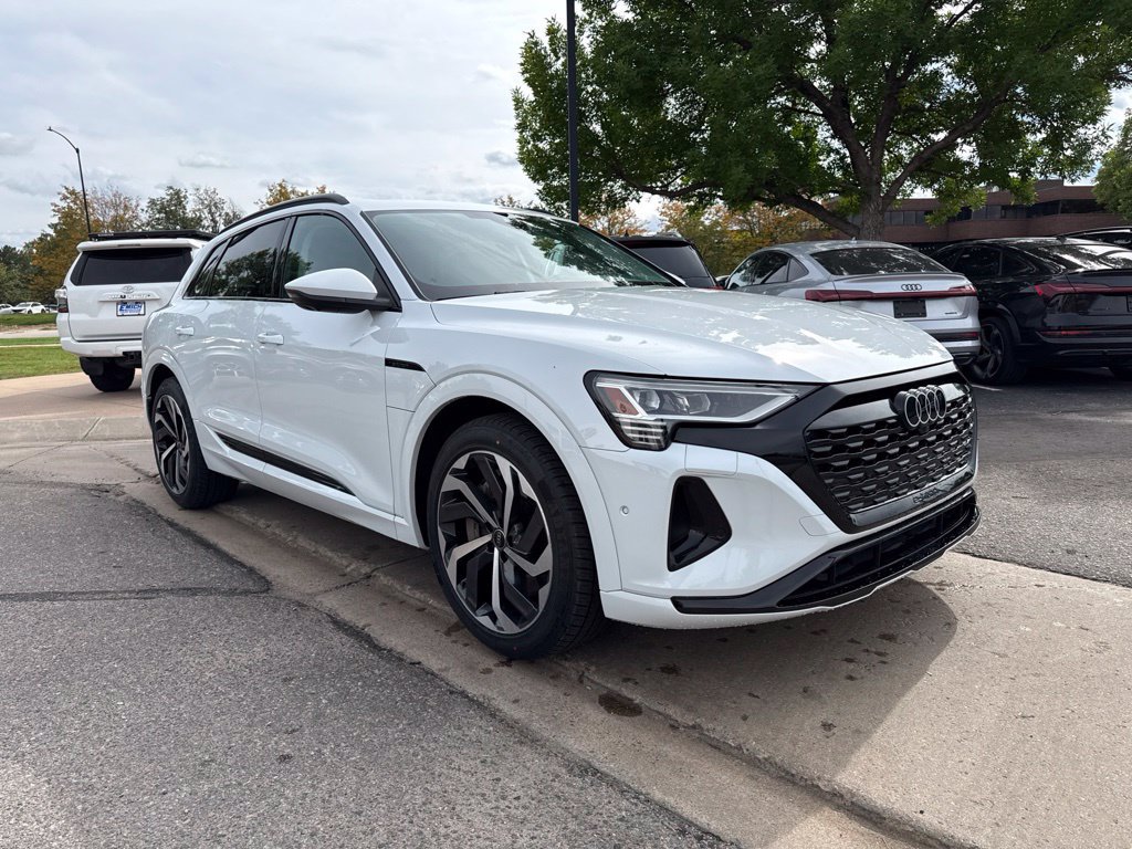 Used 2024 Audi Q8 e-tron Premium Plus w/ Premium Plus Package AWD/4WD image 7