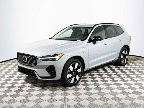 Used 2025 Volvo XC60 T8 Plus w/ Protection Package Premier image 3