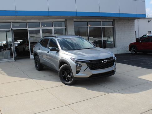 New 2026 Chevrolet Trax LT image 2