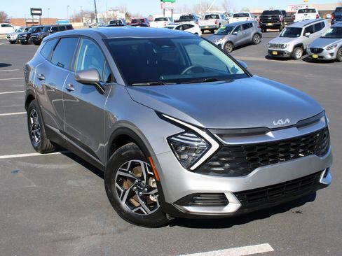 Used 2024 Kia Sportage LX FWD image 2