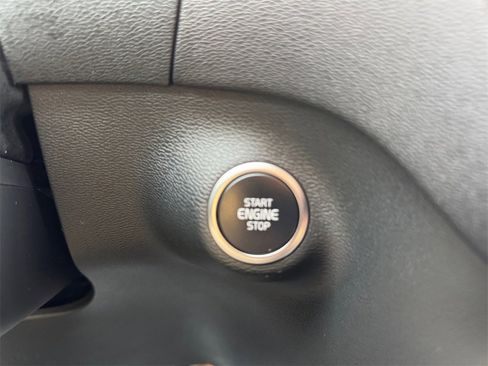 Certified 2025 Volvo XC40 B5 Plus image 15