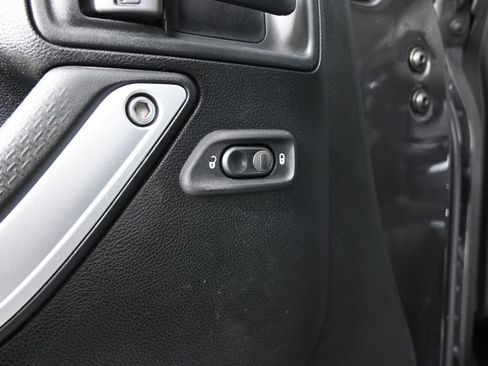 Used 2018 Jeep Wrangler Unlimited Rubicon w/ Dual Top Group AWD/4WD image 21