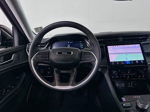 Used 2023 Jeep Grand Cherokee 4WD 4xe image 17