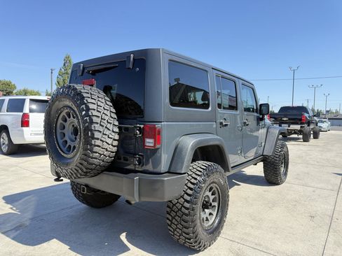 Used 2017 Jeep Wrangler Unlimited Rubicon w/ Cold Weather Group AWD/4WD image 3