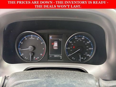 Used 2017 Toyota RAV4 LE FWD image 9