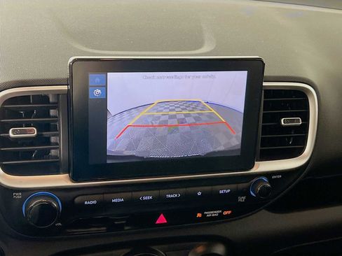 Used 2024 Hyundai Venue SEL FWD image 12