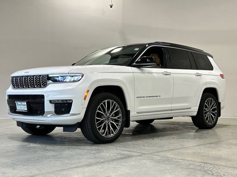 Used 2025 Jeep Grand Cherokee L Summit AWD/4WD image 2