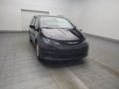 Used 2023 Chrysler Voyager LX FWD image 13