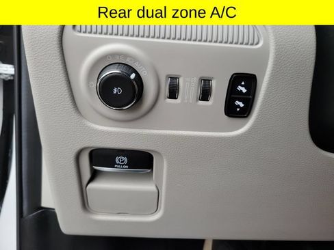 Certified 2022 Jeep Wagoneer Series III w/ Flexible Seating Group AWD/4WD image 19