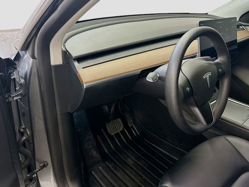 Used 2025 Tesla Model Y Long Range AWD/4WD image 17