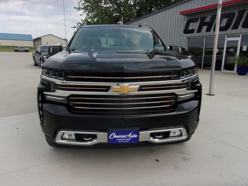 Used 2019 Chevrolet Silverado 1500 High Country w/ Technology Package AWD/4WD image 5