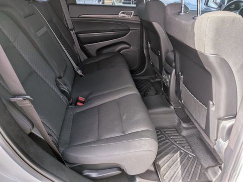 Used 2021 Jeep Grand Cherokee Laredo image 25