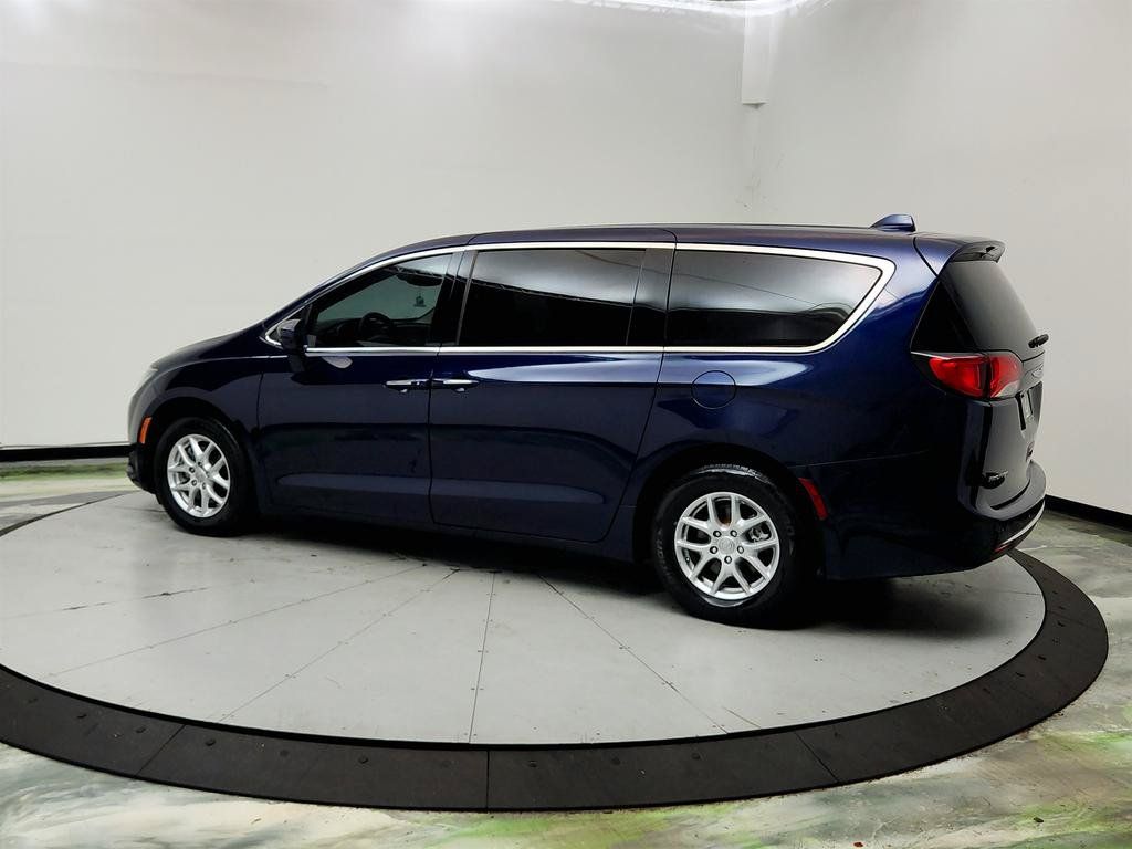 Used 2020 Chrysler Pacifica Touring FWD image 7